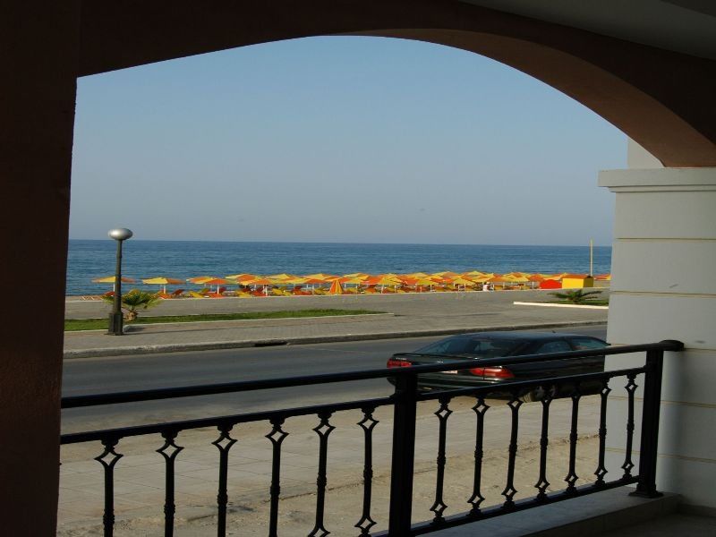 העיירה רתימנו Blue Sky Hotel Apartments מראה חיצוני תמונה